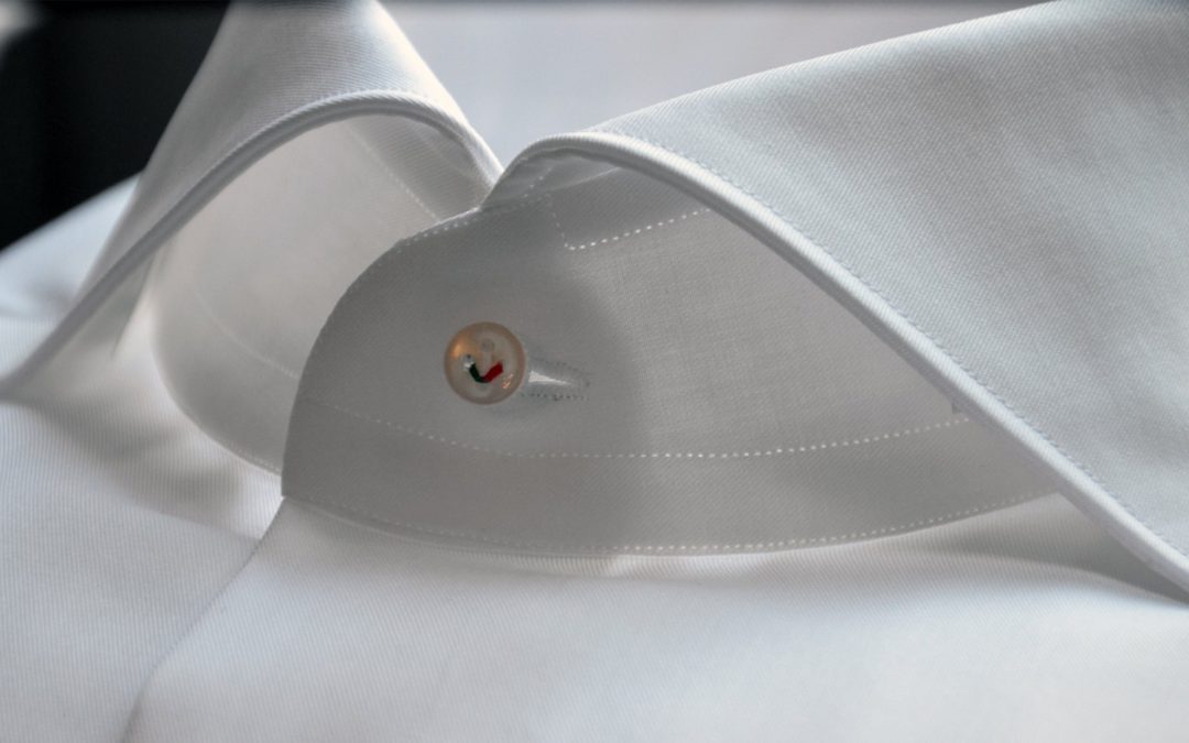 Camicia colletto bottoni cravatta sale